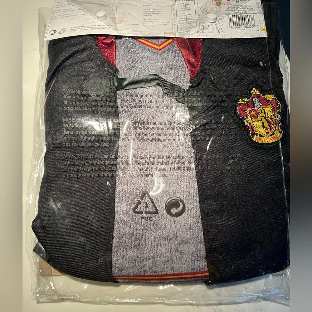 NWT Harry Potter costume made by disguise. Perfect for Halloween.Kids size 10/12